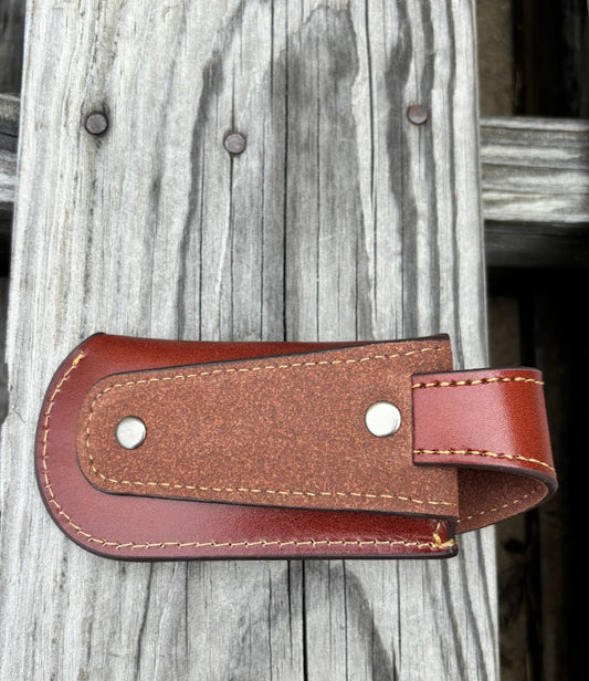 This Brown leather knife sheath from Top Notch Accessories features a embossed Longhorn design and a keep closure. Rear view featuring a leather belt attachment.