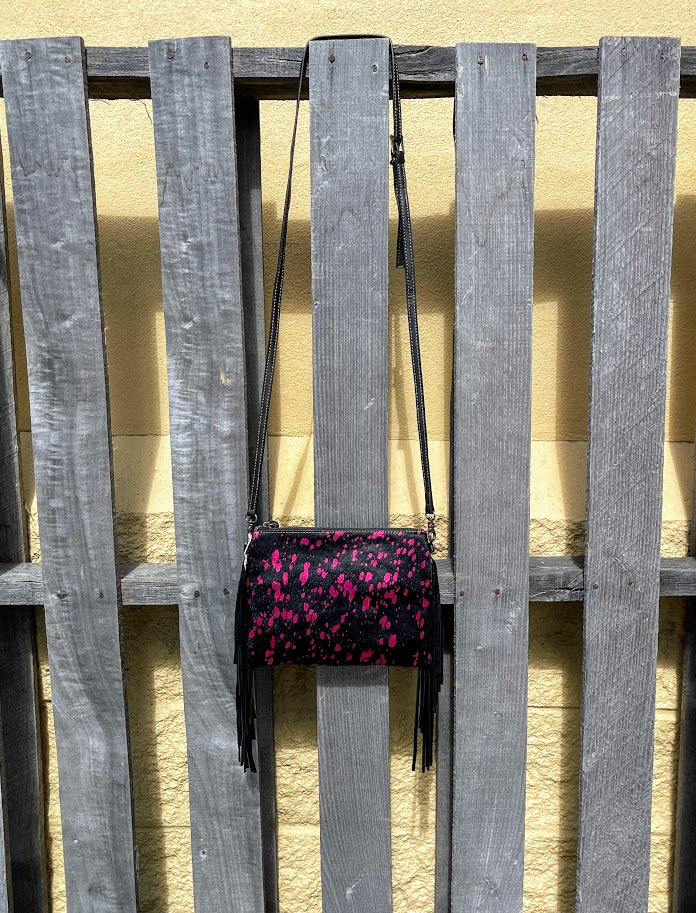 This Pink and Black cowhide leather fringe back has a adjustable shoulder strap. 